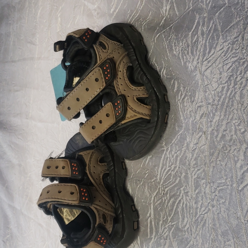 INFANT BOYS FADED GLORY SIZE 2 BROWN SANDALS